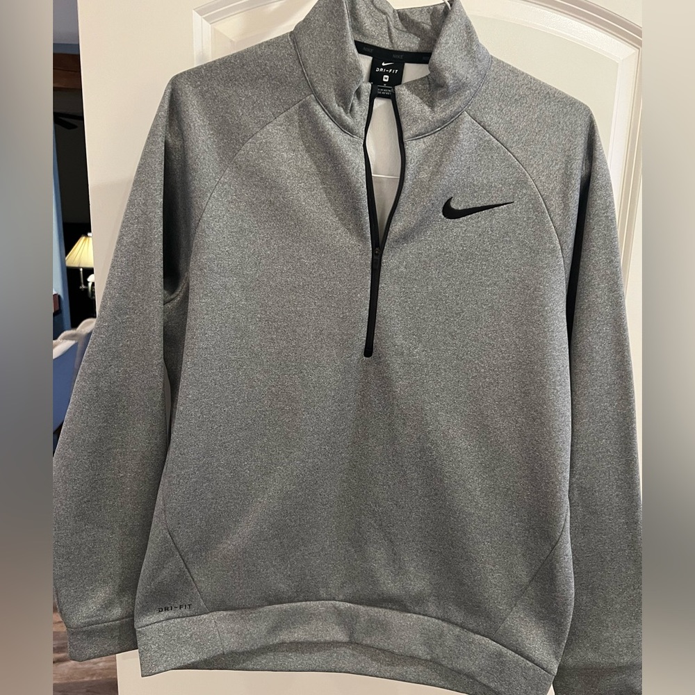 Nike 1/4 zip pullover,size M